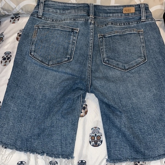 Paige Jax Cut Off Shorts
Womens Size 28 Blue Kayson
Distressed Raw edge denim. - Picture 3 of 9